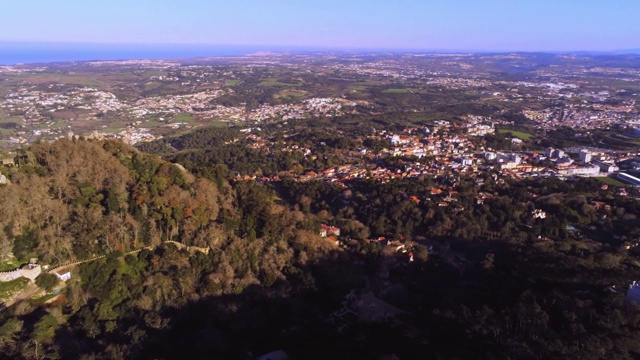 公园和国家宫殿的Pena葡萄牙无人机视频查看视频素材
