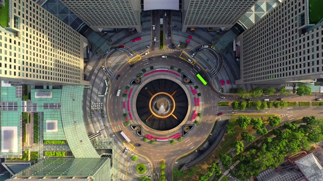 财富喷泉的俯视图，世界上最大的喷泉在新加坡。它位于新加坡最大的购物中心之一视频下载