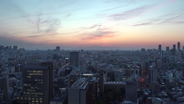 东京，日本:空中日落风景东京市景的时间流逝拍摄日落到夜晚。视频素材
