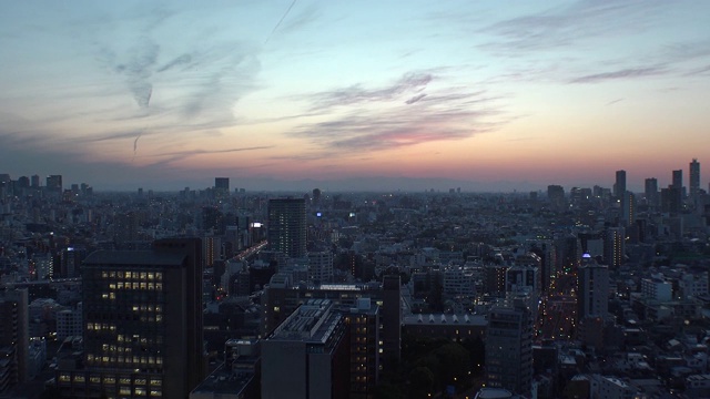 东京，日本:空中日出的风景东京市景的时间流逝拍摄从晚上到早晨。视频素材