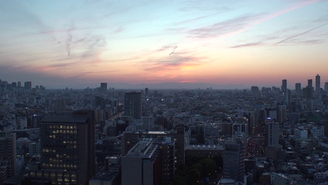 东京，日本:空中日出的风景东京市景的时间流逝拍摄从晚上到早晨。视频素材