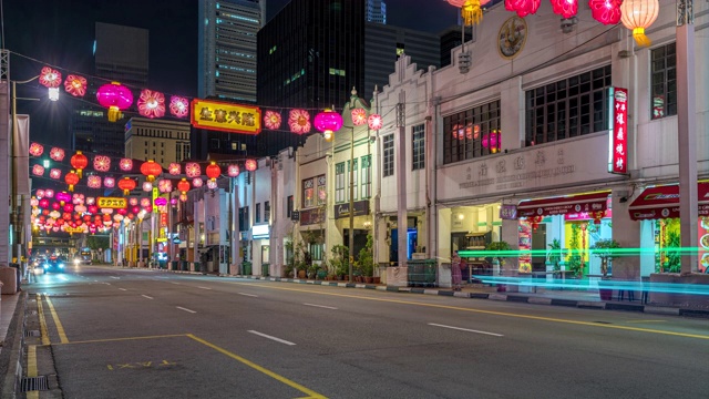 在新加坡华埠街，有很多商店和旅游购物。新加坡的佛牙舍利视频下载