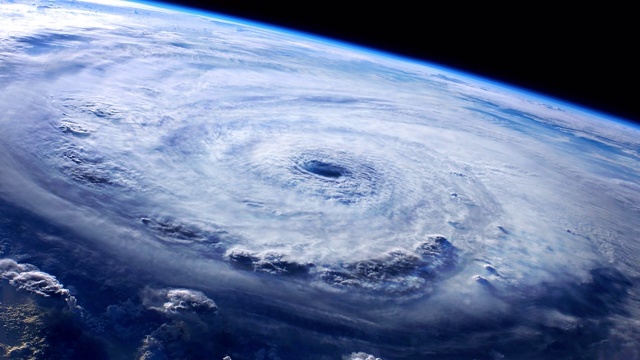 从轨道上观看飓风视频素材