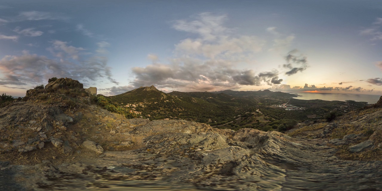 360 VR日落在高视点的山在海上视频素材