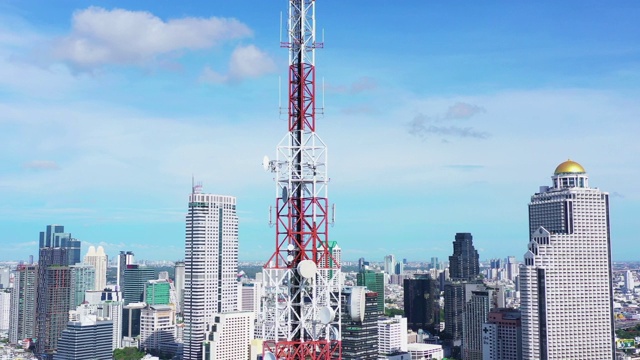 5G电信塔在城市上空视频素材