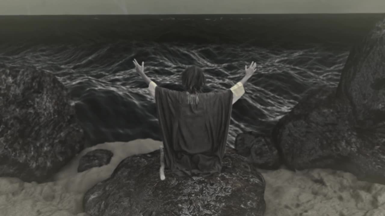 摩西在红海前向上帝祈祷视频素材