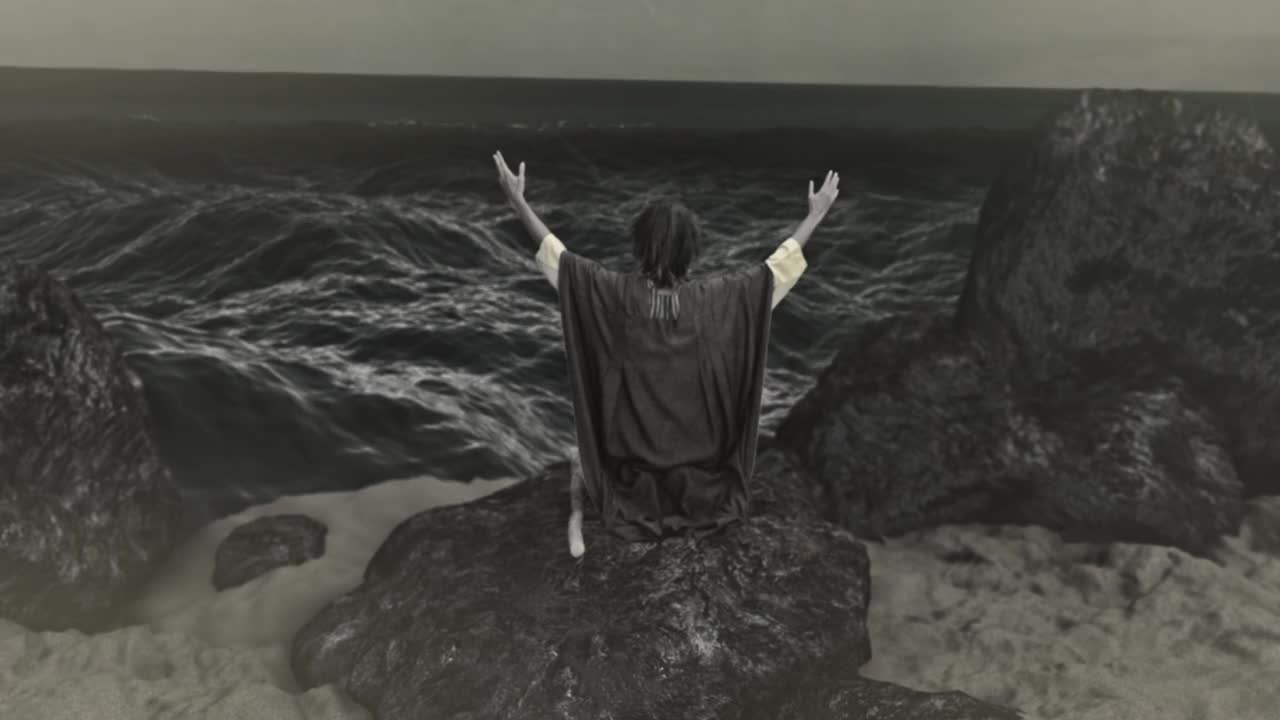 摩西和红海向上帝祈祷视频素材