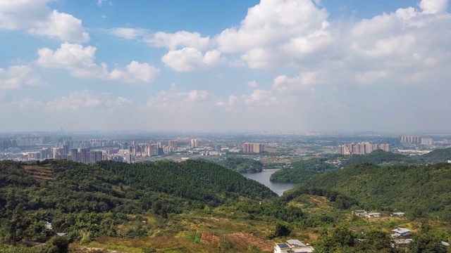 成都城市鸟瞰图从龙泉一山的时间推移视频下载