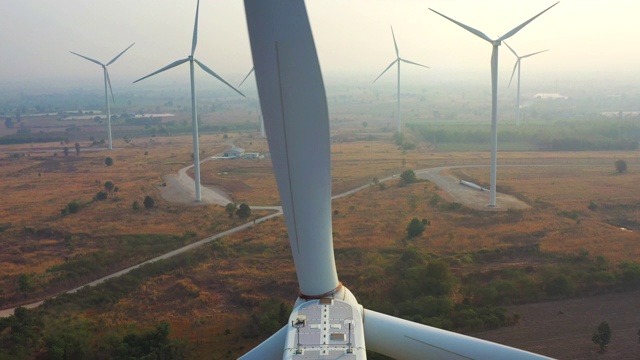 清洁能源风力涡轮机鸟瞰图视频下载