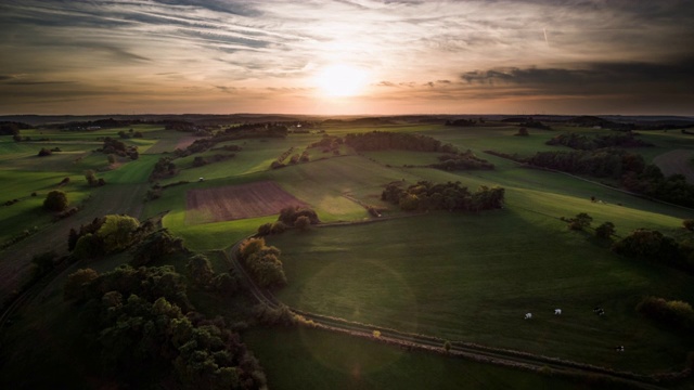AERIAL:日落时德国的乡村景观视频素材