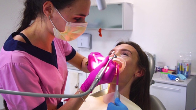 牙医治疗病人的牙齿视频下载
