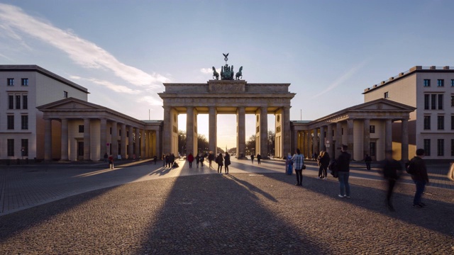 德国柏林勃兰登堡门的黄金时间流逝视频素材