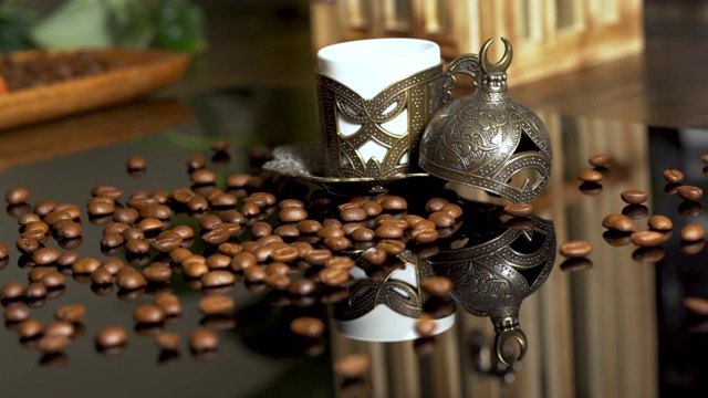 阿拉伯咖啡风格，桌上有咖啡豆视频下载
