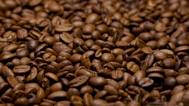 近距离旋转的咖啡豆视频下载