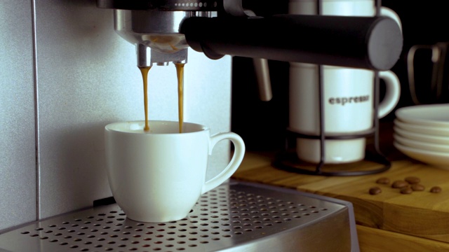 用咖啡机煮咖啡视频下载