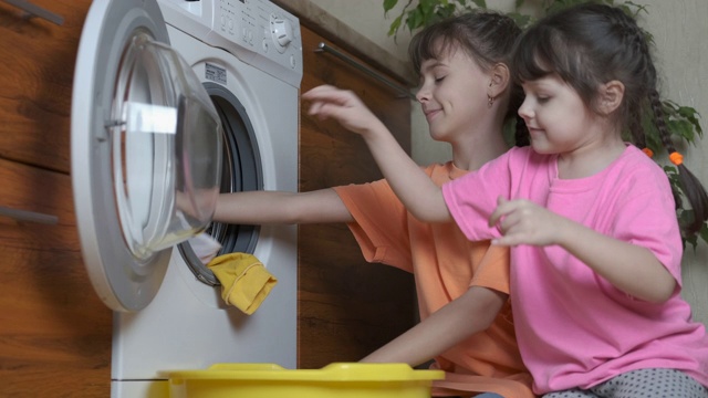 孩子们洗衣服视频下载