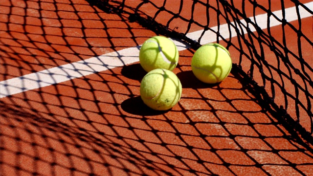 网球落在网边的慢动作，4k视频下载