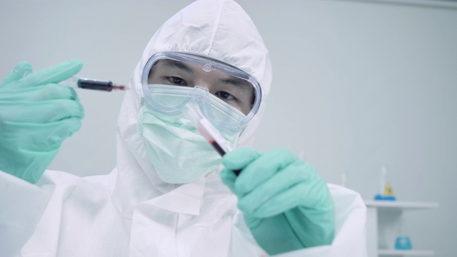 亚洲人科学家正在试管里做实验血样视频素材