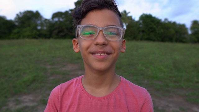 拉丁美洲男孩肖像视频素材