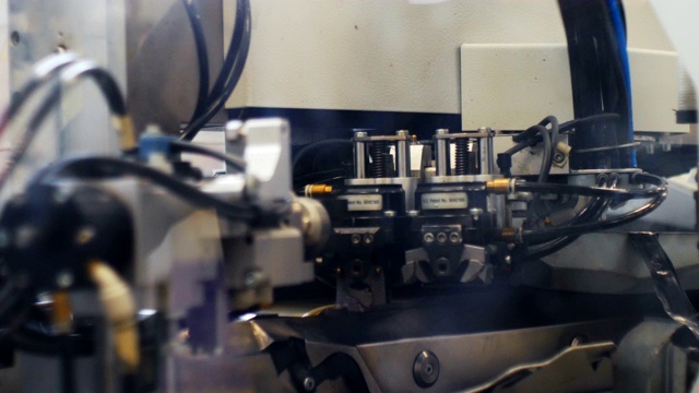 工厂生产电线的自动化机械视频素材