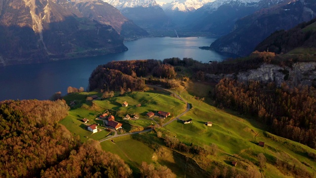 瑞士乌里州卢塞恩湖的航拍镜头视频下载