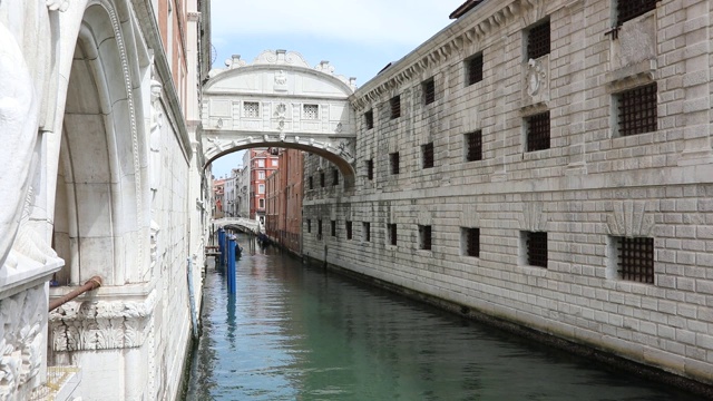 位于意大利威尼斯的叹息桥，意大利语叫索斯皮里桥视频素材