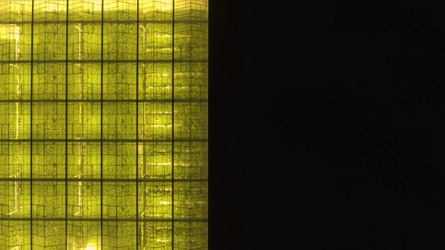 一个大温室的顶视图，上面有黄瓜视频下载
