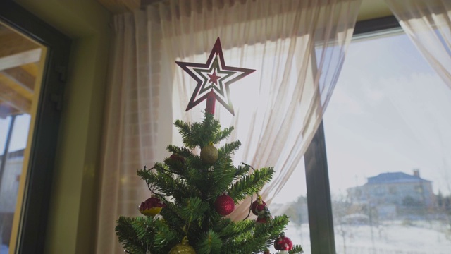 近距离看圣诞树上的星星视频下载