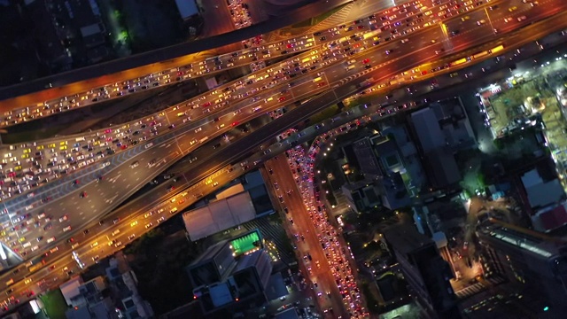 夜间高速公路上的十字路口视频素材
