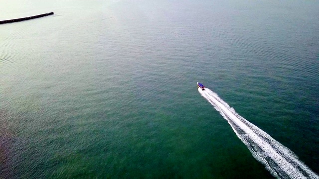 马来西亚迪克逊港码头上快艇的4k超高清镜头视频素材