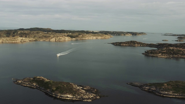 无人机图片:飞越卑尔根海岸，在北海视频下载