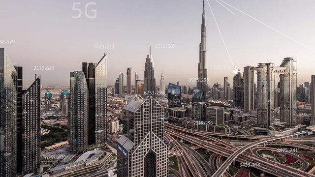 T/L TU迪拜城市天际线和5G网络概念，从白天到夜晚视频素材