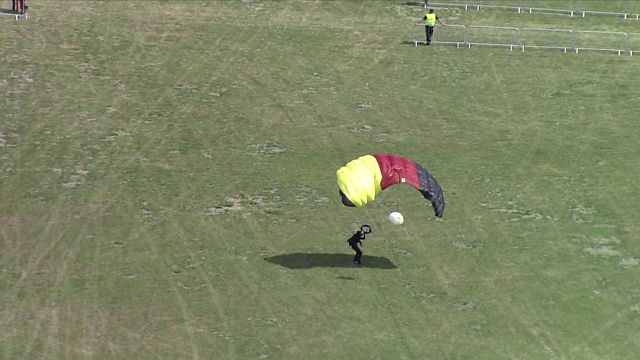着陆降落伞跳投视频下载
