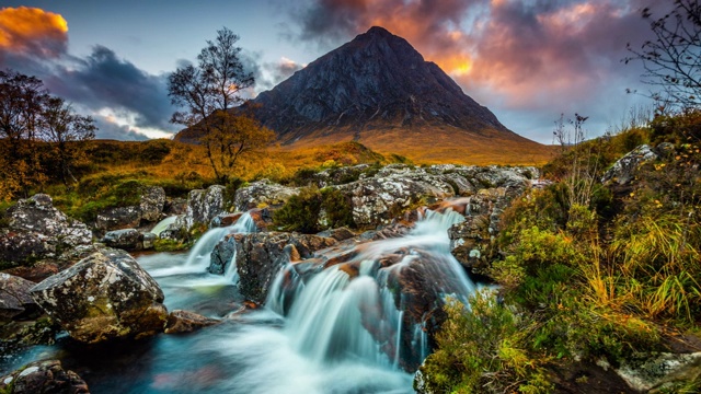 美丽的风景在苏格兰-时间流逝跟踪拍摄视频下载