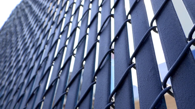 金属防护网城市围栏视频素材