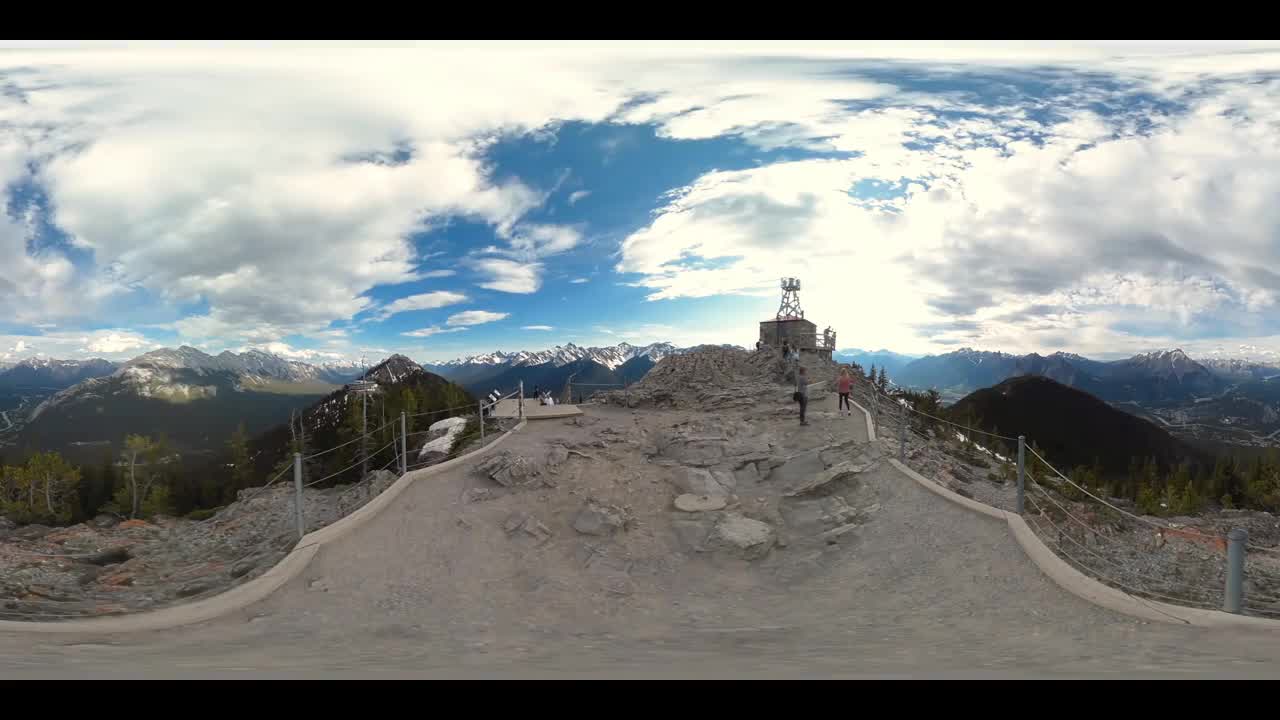 加拿大阿尔伯塔班夫硫磺山山顶上的走道视频下载