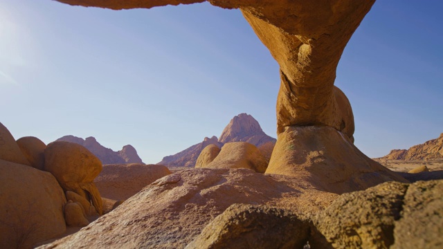 非洲纳米比亚的斯匹茨科佩岩层和山峰视频素材