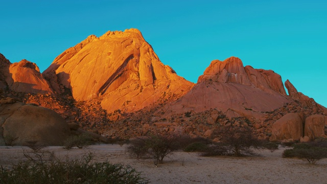 WS 斯皮茨科普山在日落时分，纳米比亚，非洲视频素材