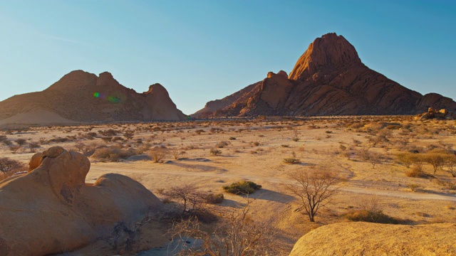 风景秀丽的斯匹茨科普峰，纳米比亚沙漠，非洲视频素材