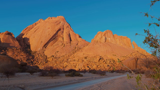 WS 阳光雄伟的斯皮茨科普峰，纳米比亚沙漠，非洲视频素材
