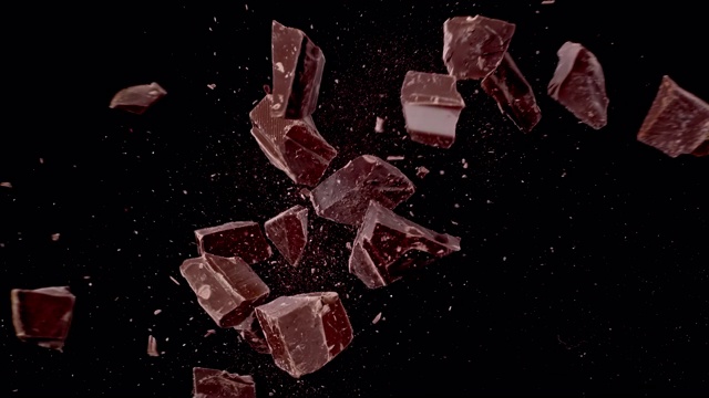 黑巧克力块在空中碰撞超级慢动作视频1000帧/秒视频下载