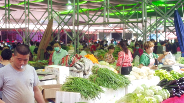 水果和蔬菜户外市场视频素材