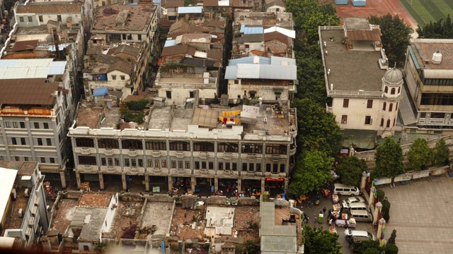 中国广州住宅区的屋顶。位于圣心大教堂前视频下载