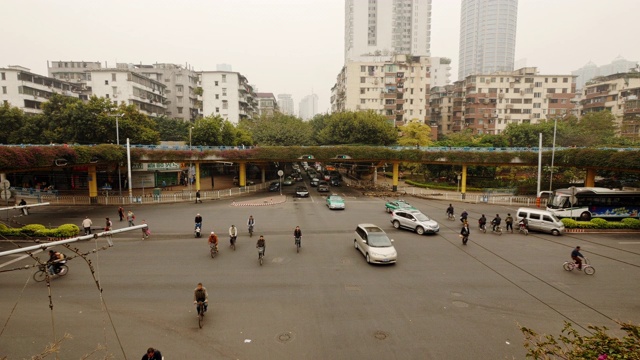 中国广州的交通十字路口。从天桥视频素材
