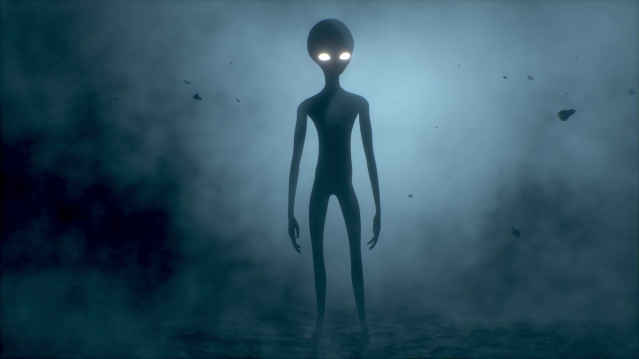 可怕的灰色外星人站在黑暗的烟雾背景下，看起来在眨眼。不明飞行物的概念。3 d渲染。视频下载