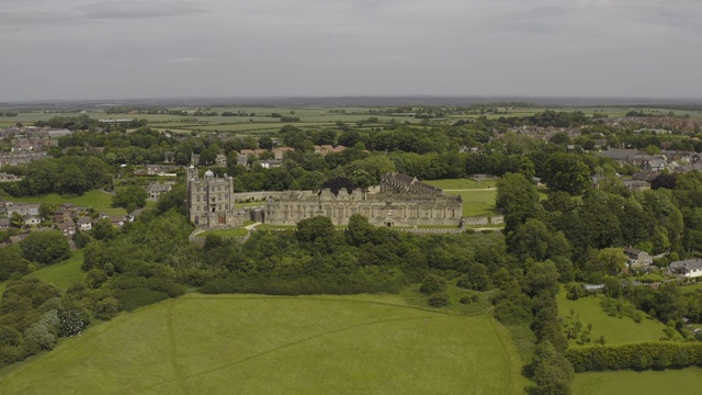 博尔索弗城堡在德比郡鸟瞰图拉开视频素材