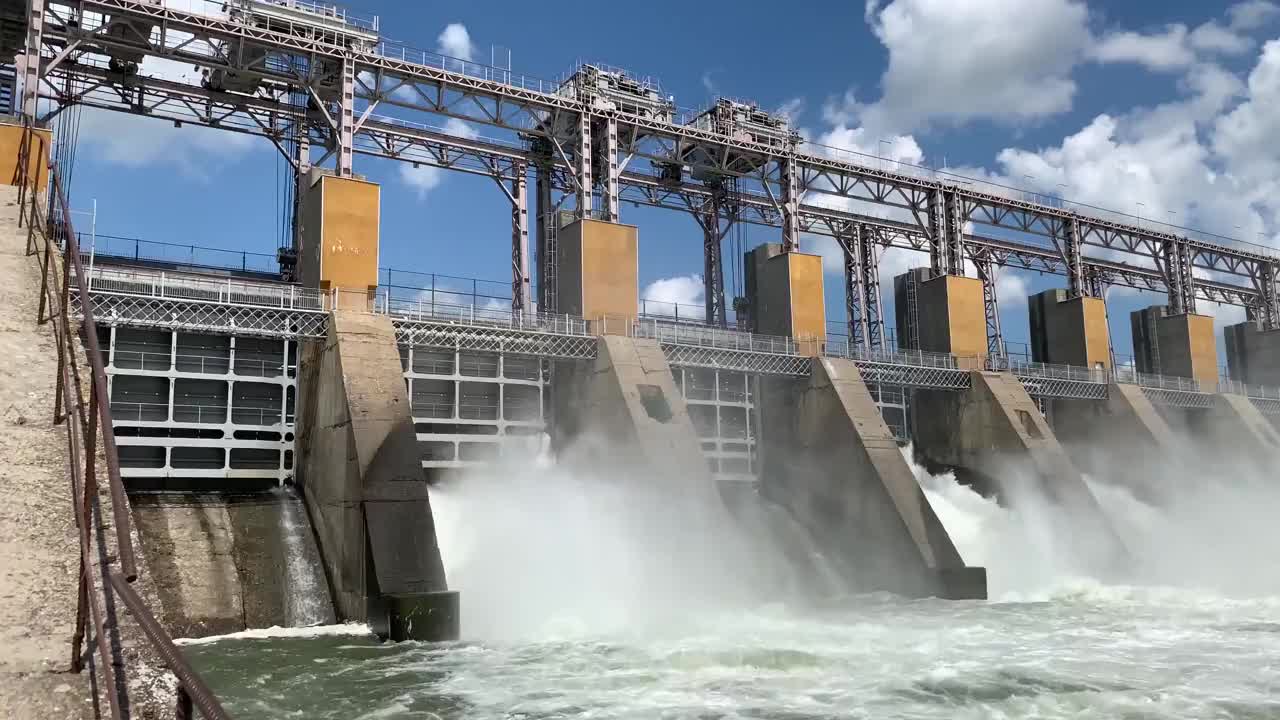 水电站大坝，杜巴萨里，摩尔多瓦，德涅斯特河视频素材