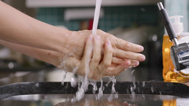你知道保持双手清洁有多重要吗?视频素材