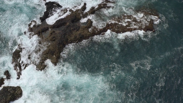 西班牙特内里费港的海岸线鸟瞰图视频素材