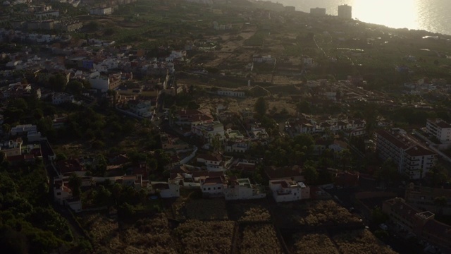 西班牙特内里费港的海岸线鸟瞰图视频素材